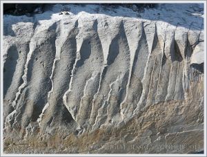 Jurassic limestone breakage pattern in a boulder on Monmouth Beach