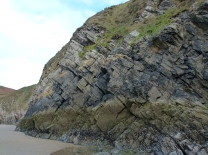 Dipping strata make diagonal lines on a Rhossili cliff face