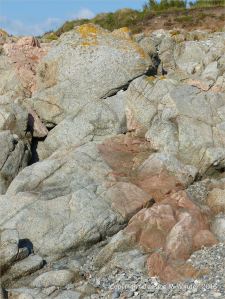 Broad pink aplitic vein in L'Eree Granite