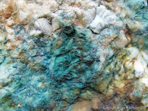 Colour and texture in quartz with copper minerals