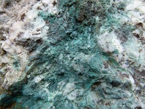 Colour and texture in quartz with copper minerals