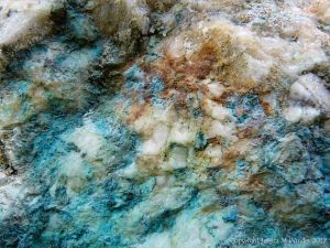 Colour and texture in quartz with copper minerals