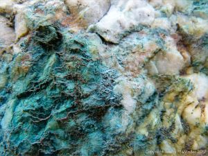 Colour and texture in quartz with copper minerals