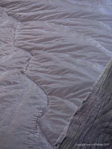 Pattern and texture in soft river mud at low tide
