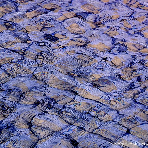 Natural patterns in rippled water