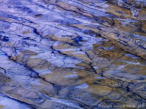 Natural patterns in rippled water