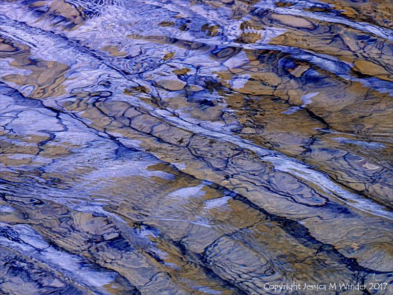 Natural patterns in rippled water