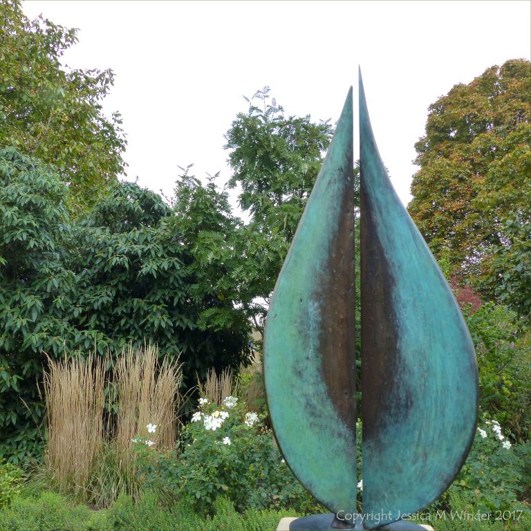 "Seeds" sculpture by Geoff Jeal at Kew Gardens