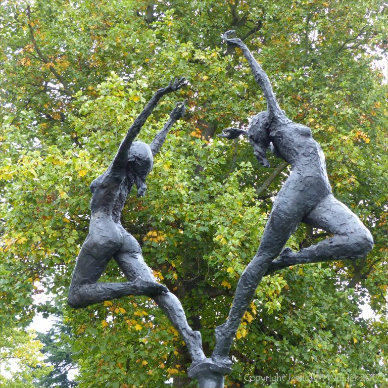"Sunrise" bronze sculpture by David Williams-Ellis at Kew Gardens