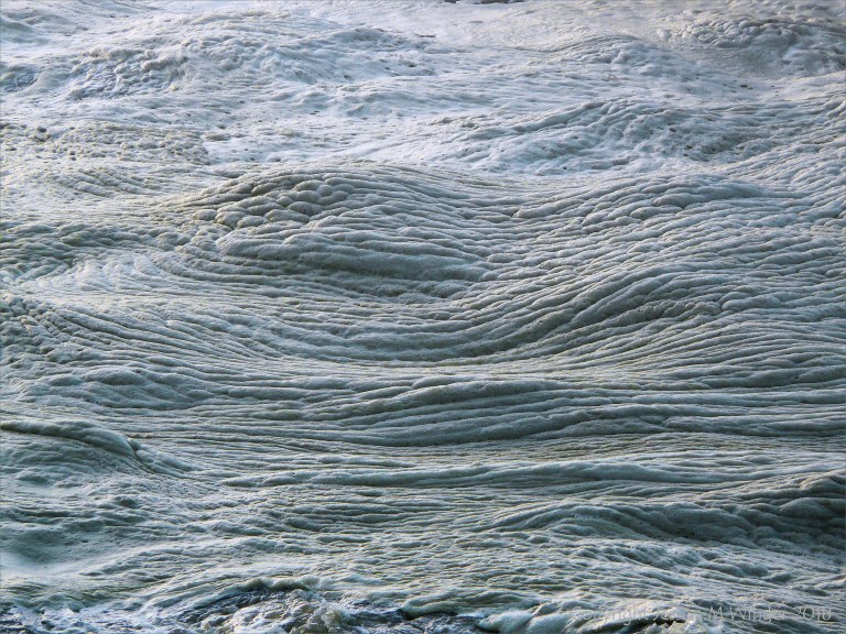 Natural patterns and texture in floating seafoam