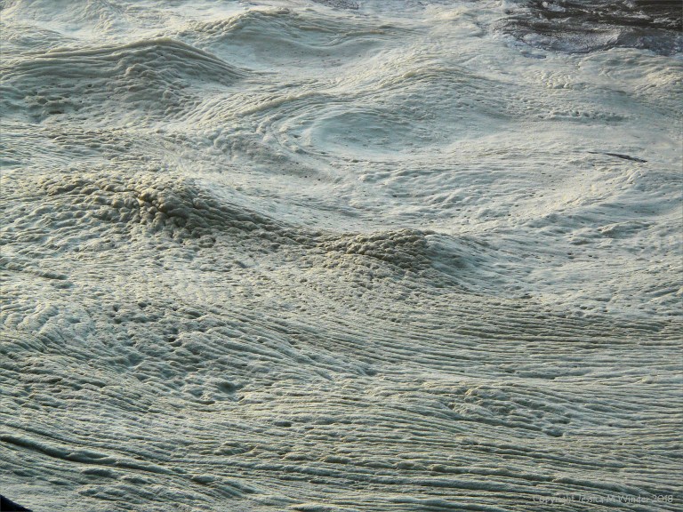 Natural patterns and texture in floating seafoam
