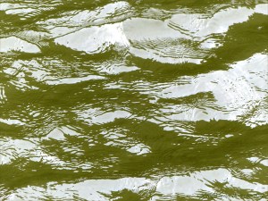 Pattern and texture on the surface of flowing water in a tidal river