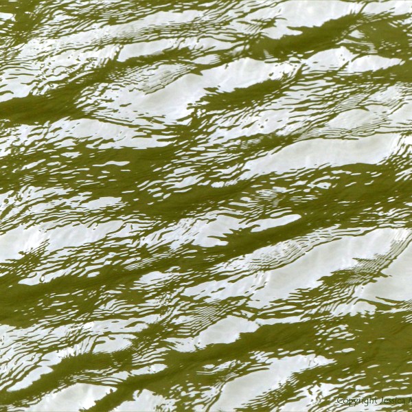 Pattern and texture on the surface of flowing water in a tidal river