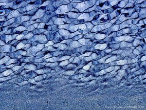 Natural patterns of light reflected on water