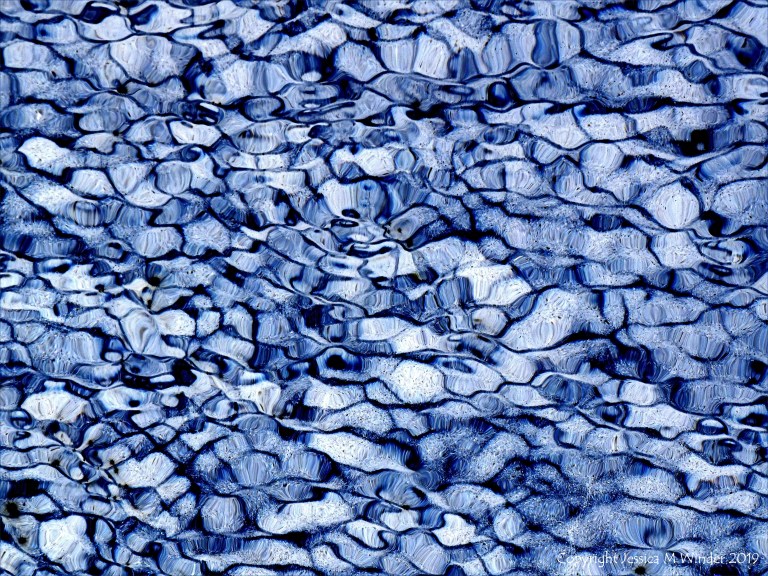 Natural patterns of light reflected on water