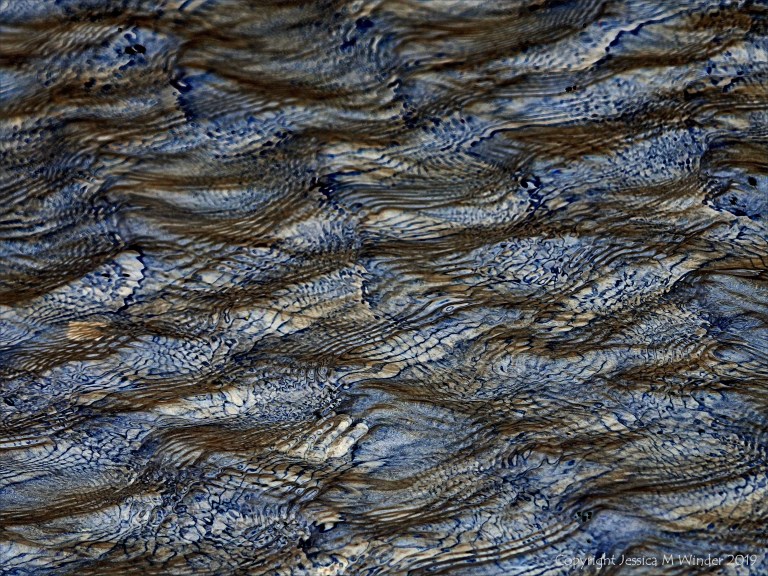 Natural patterns of light reflected on water