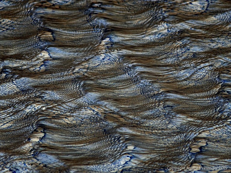 Natural patterns of light reflected on water