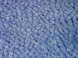 Natural patterns of light reflected on water
