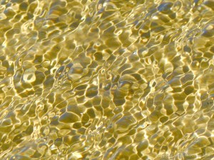 Ripple patterns on shallow water over sand