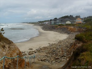 View of the beach at Smelt Sands State Park on the Oregon Coast, U.S.A. from Trail 804, where the spheroidal weathering is visible in the iron-stained cliff rocks (8)
