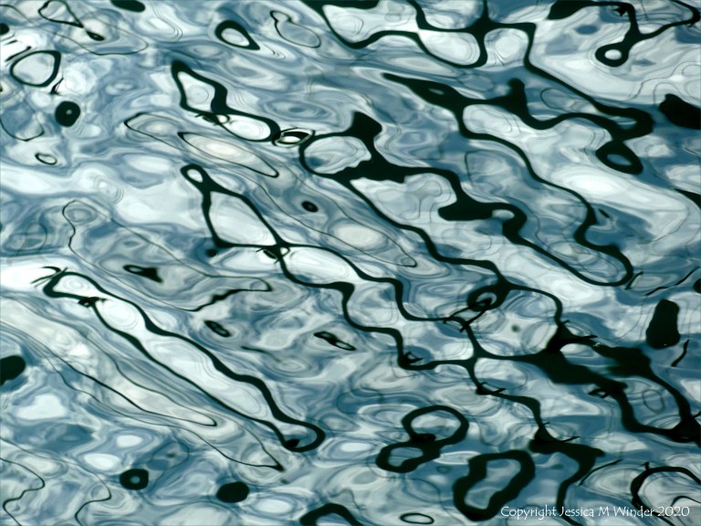 Seawater surface texture and reflection patterns