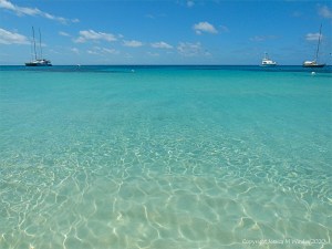 Sunlight reflection patterns on tropical water
