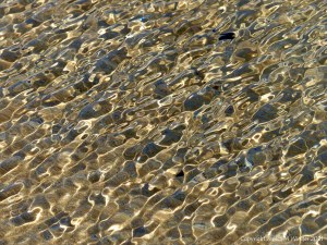 Natural patterns of rippled water with reflected light