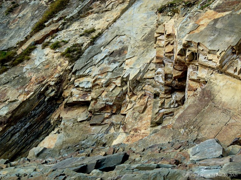 Natural patterns in rocks