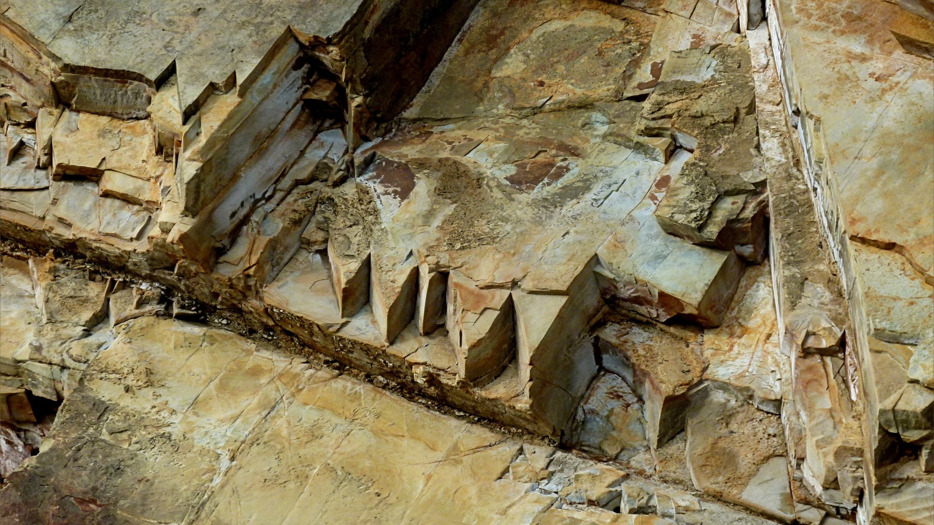 Natural patterns in rocks