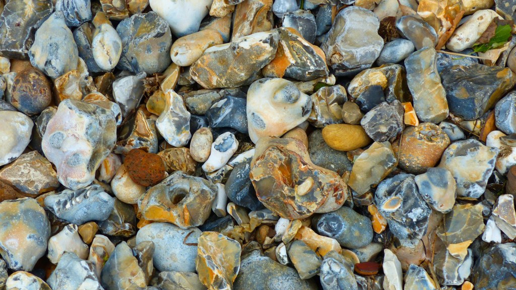 Multicoloured beach stones made of flint