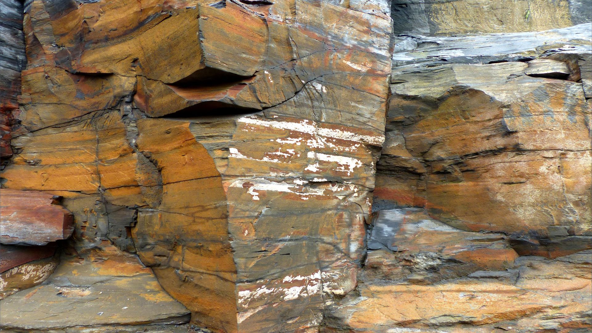 Natural pattern, colour and texture in sedimentary rock strata