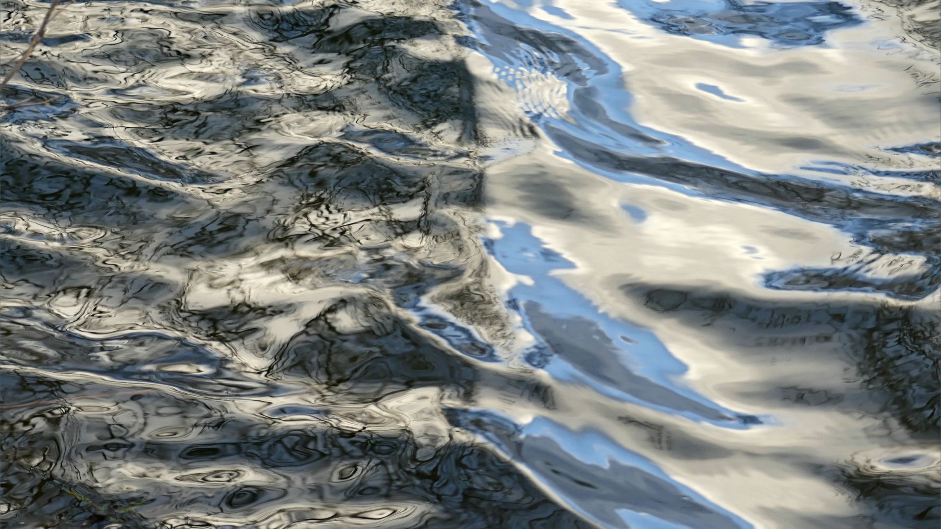 Natural abstract patterns on the surface of moving water